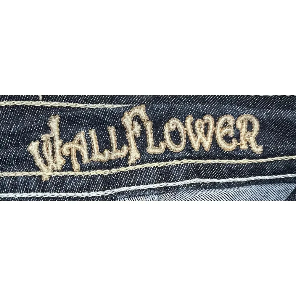 WallFlower Jeans Women's Size 0 W26 L29 Embroidered Rhinestone Bling Pocket NWOT